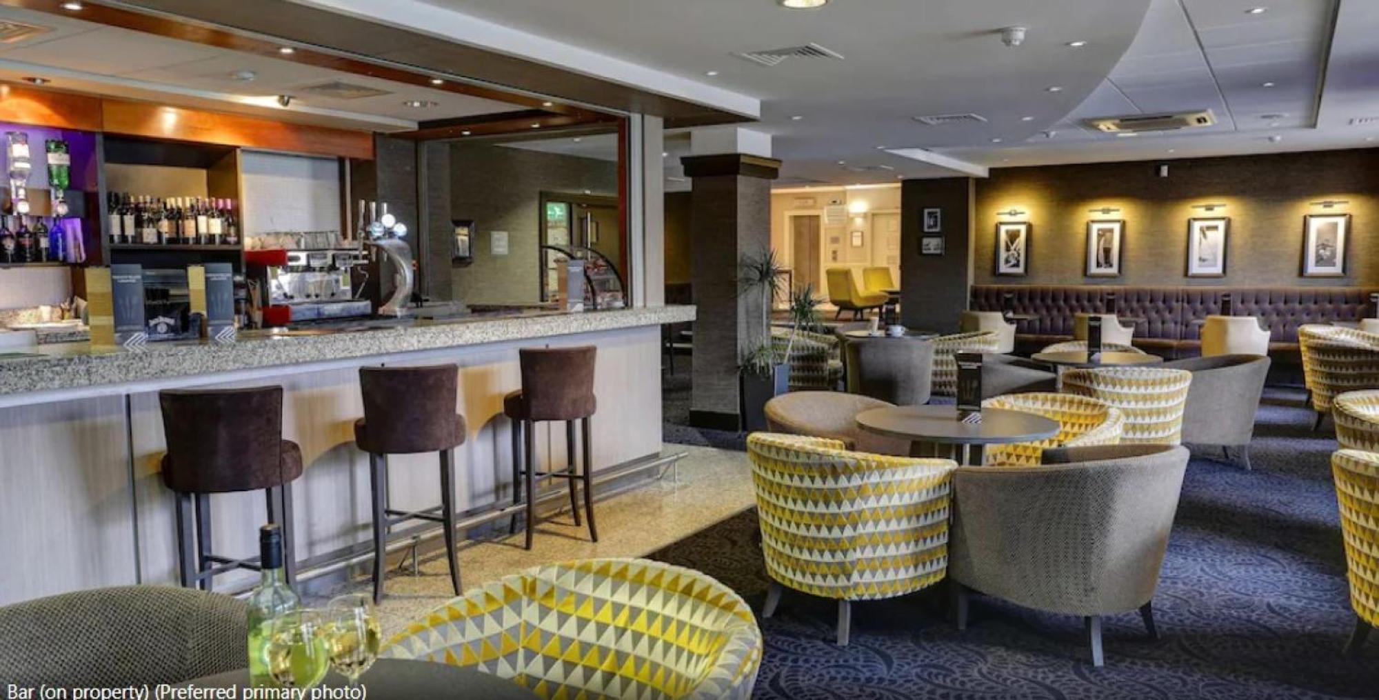 Cresta Court Hotel Олтрингем Екстер'єр фото